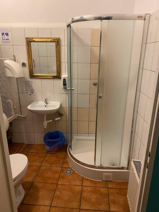 50 People Apartment Краков Экстерьер фото
