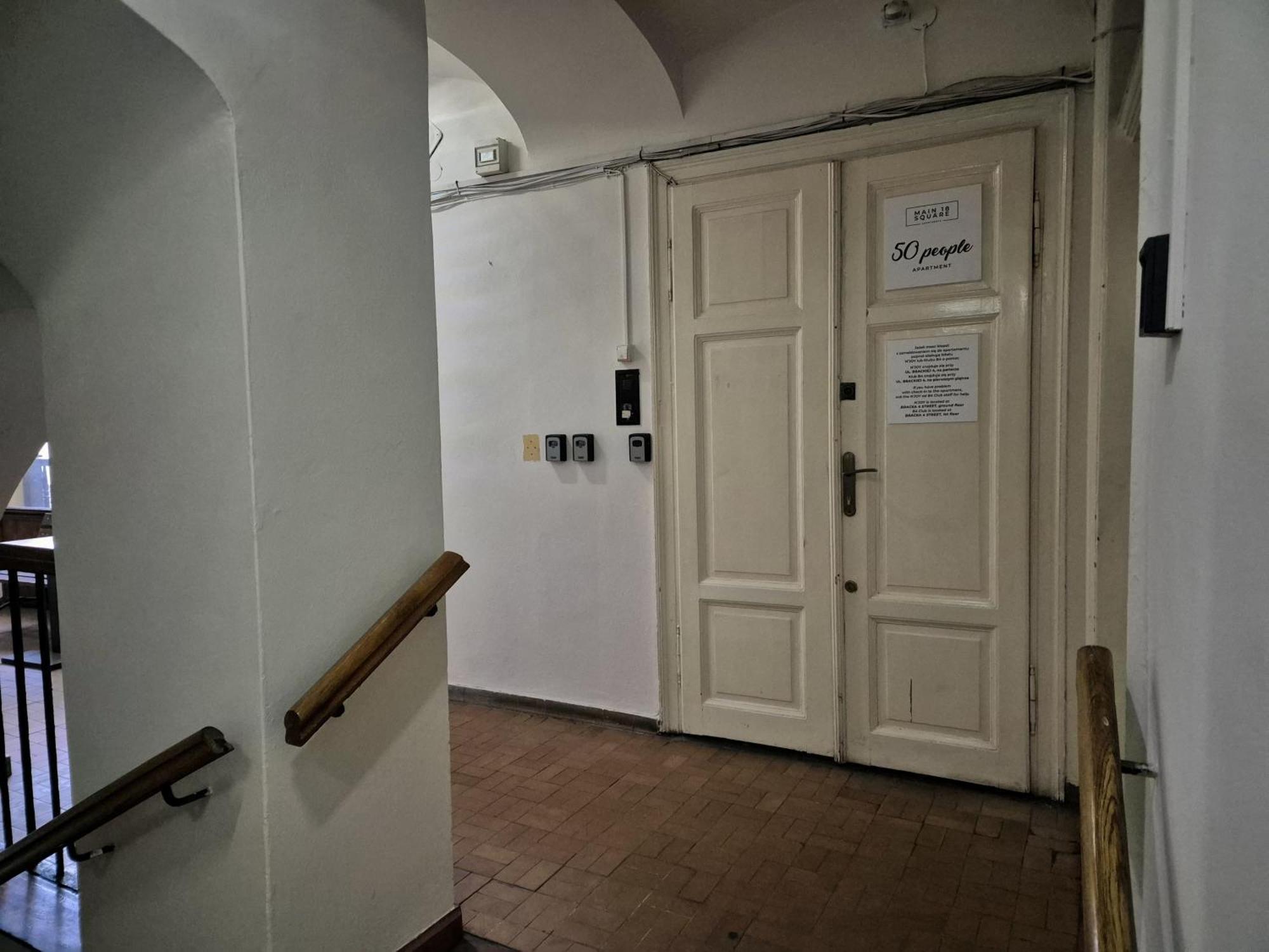 50 People Apartment Краков Экстерьер фото
